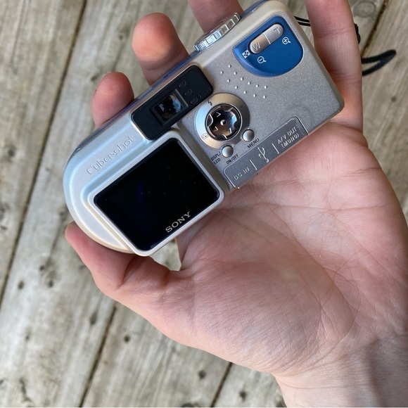 Vintage 2002 Sony Cybershot DSC-p2 2 MPX Camera UNTESTED - Picture 5 of 8
